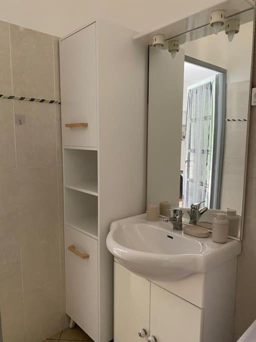 Villa Serenice - F2 Au Calme, Climatise, Wifi Et Parking Gratuit Eksteriør billede